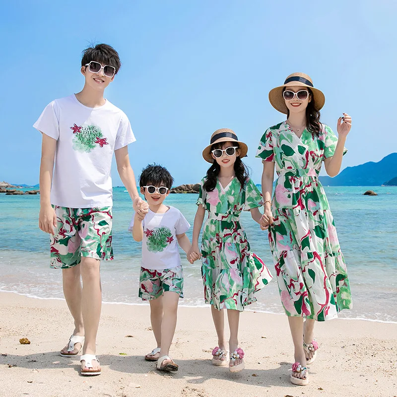 

Summer Beach Family Matching Outfits Mother Daughter Floral Dresses Dad Cotton T-shirt & Shorts Couple Matching Outfit Seaside