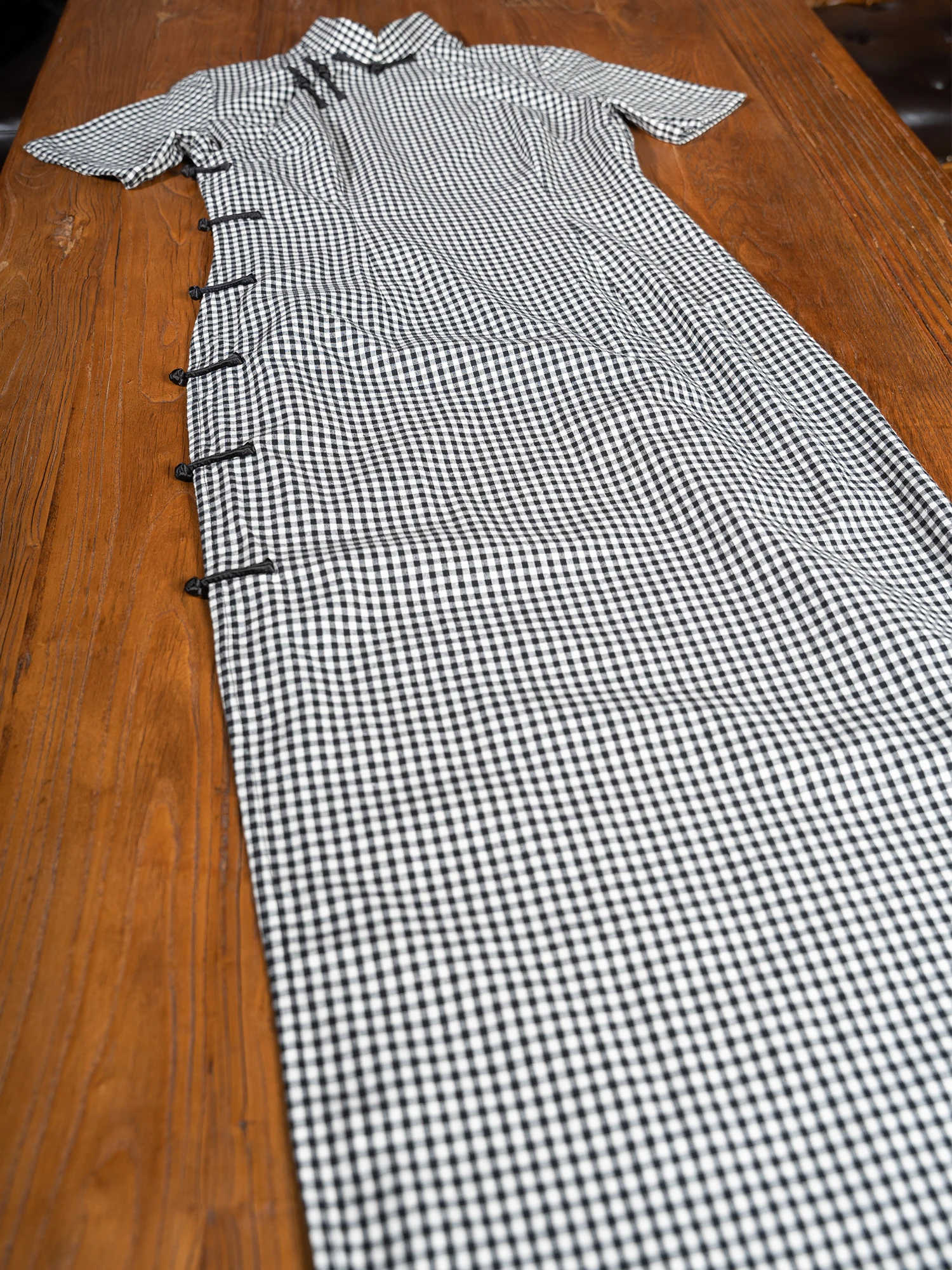 

Classic Sle Vintage Flat Sed Beginner Youth Daily Artistic Cotton Long Qipao with Low Slit for Spring Season