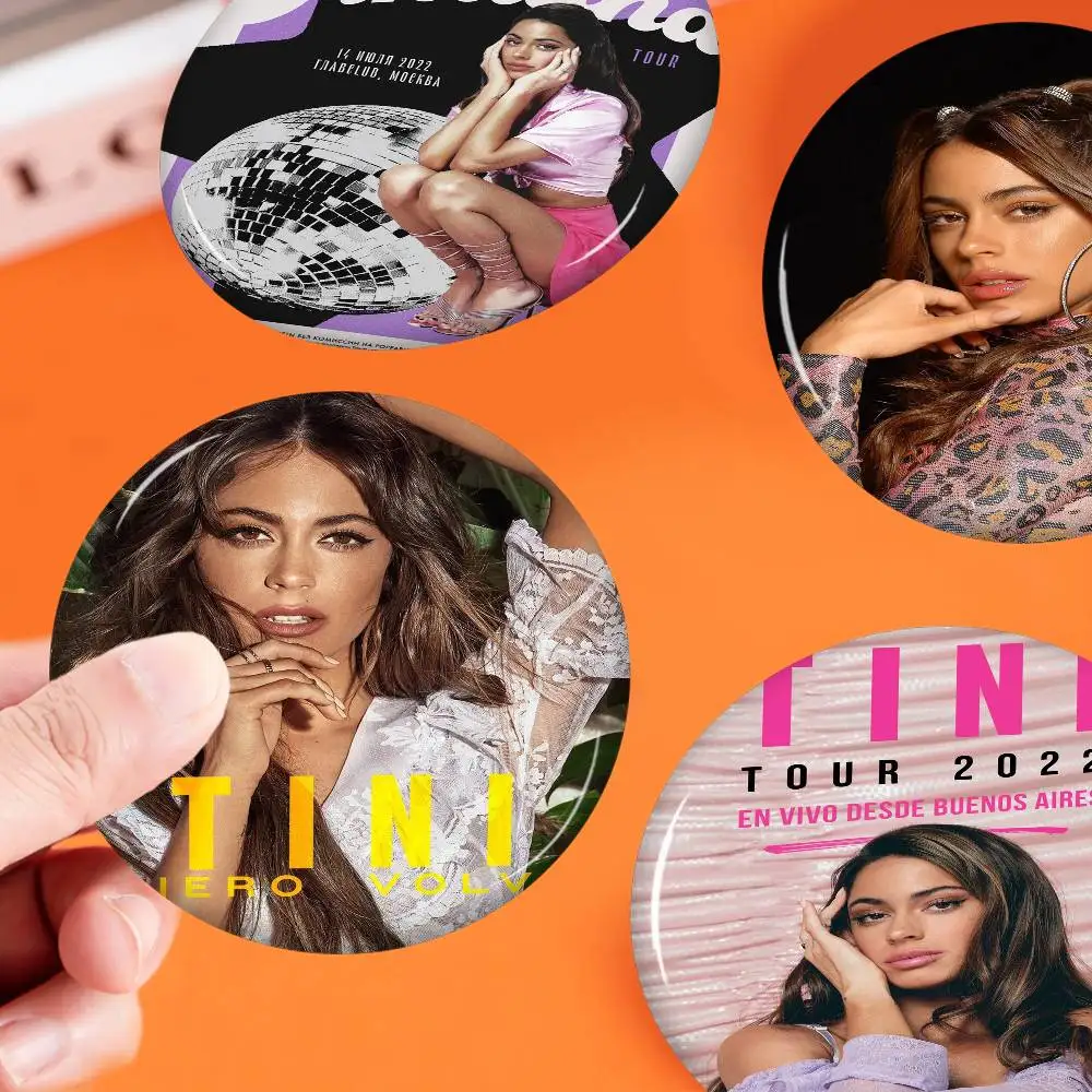 المغني تيني ستوسل 58 مللي متر اليدوية بروش الكرتون تأثيري شارة على ظهره مجوهرات اكسسوارات هدايا #6