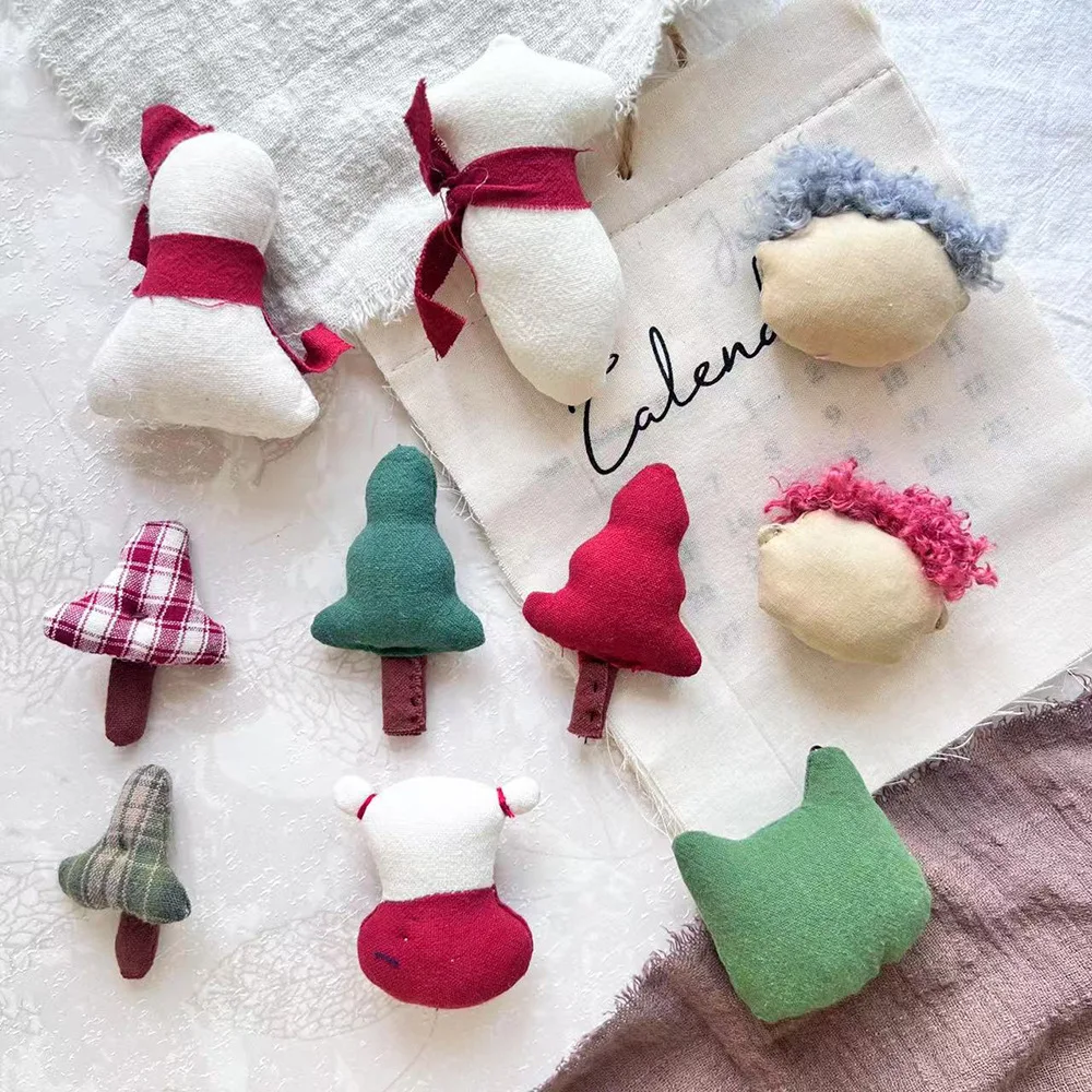 

1PCS Christmas Cartoon Cotton Filled Cute Snowman Christmas Tree Brooch for Women DIY Hair Clip Decor Portable Charms