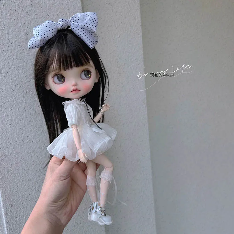 ICY DBS Blyth 인형 옷 달콤한 흰색 탑 + 보우 플리츠 스커트 세트 귀여운 레이스 양말 19 관절 OB24 Azone 인형 데일리 드레스 옷