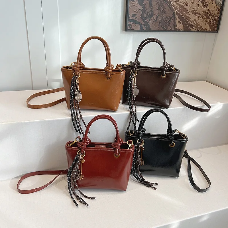 Fashion Retro Textured Leather Women's Tote Bags with Tennis Charm Trendy Shoulder Bags Hot Sale Brown Satchel Youth Handbags view 5