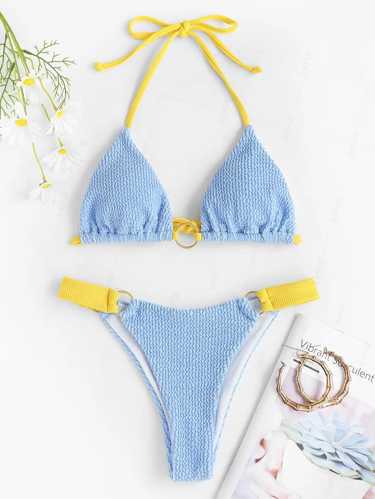 Bikini à bonnets souples (D). Armatures et bretelles doubles. Imprimé à