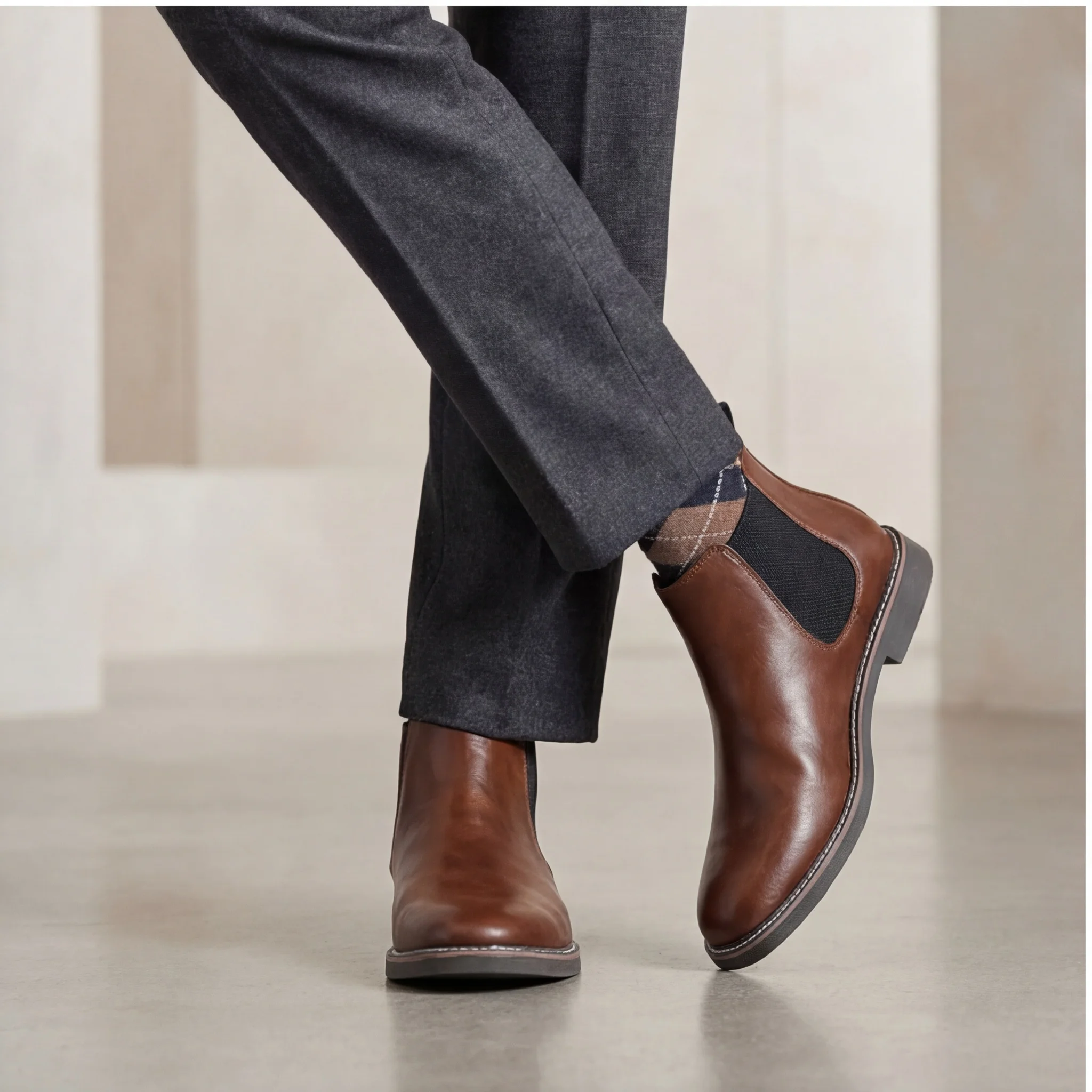 Chelsea-Stiefel für Herren, warmes Braun-Finish, Herrenstiefel mit elastischen Seiten, genähter Sohlenkante, knöchelhoch. – Detail 5