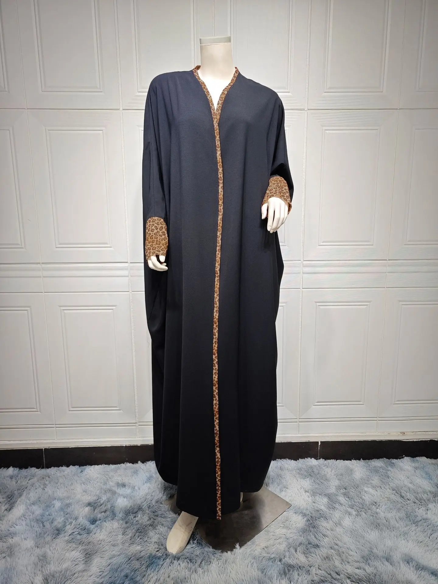 Türkiye Muslim Women\'s Dress Fashion Elegant Black Cardigan Leopard Mosaic Robe Free Headband