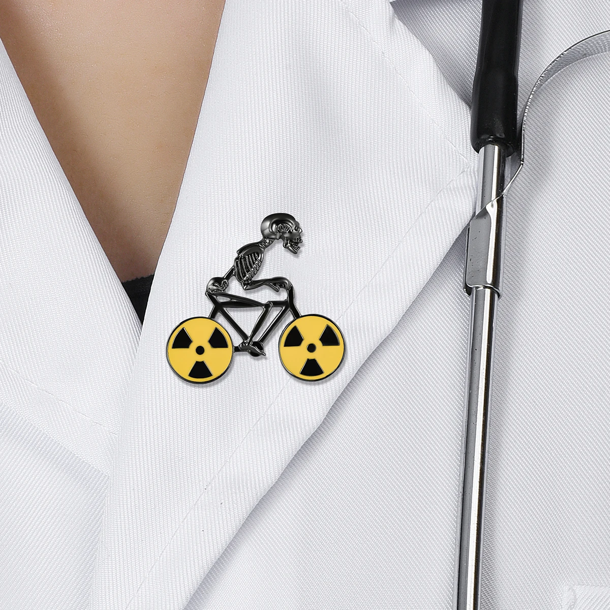 Catuni Radiology Skull Enamel Pins Radiation Brooch Funny Medico Lapel Lanyard Bag Coat Accessories Gift for Doctors Student