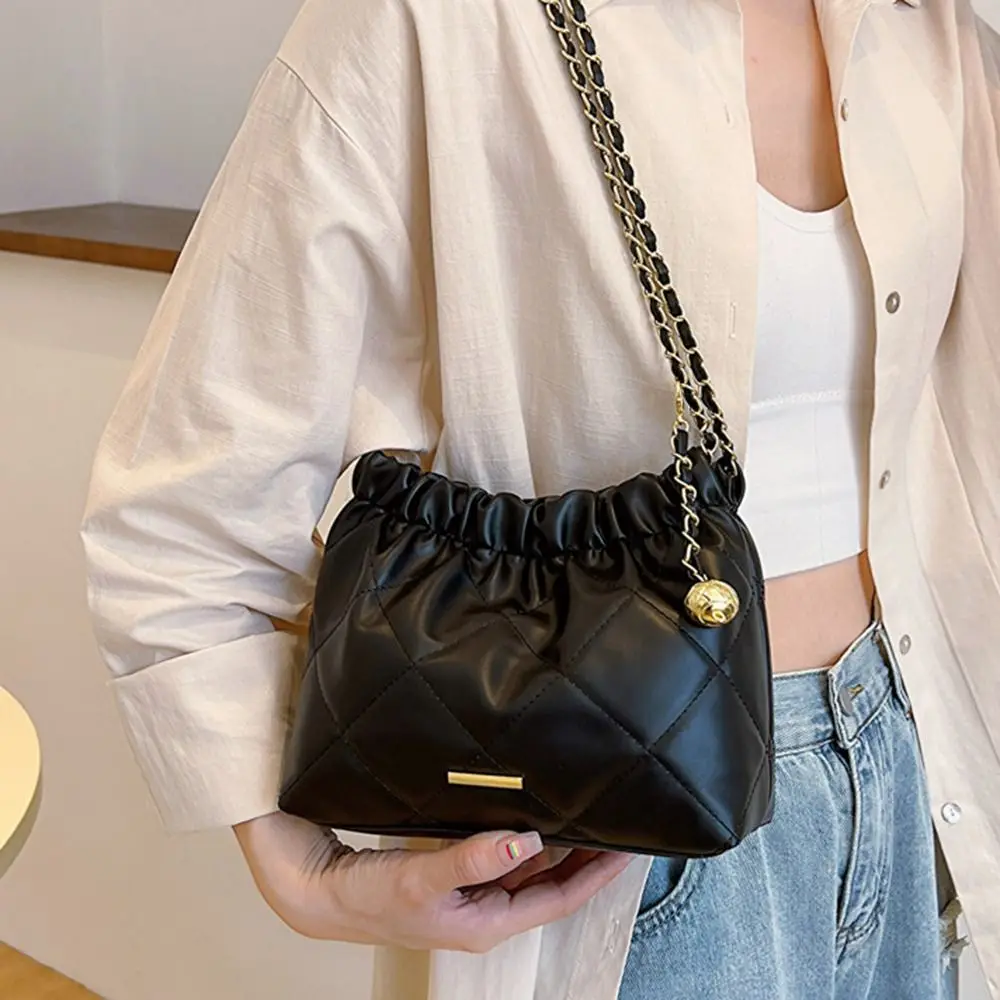 Shoulder Bag for Women Girls PU Leather Pleated Plaid Crossbody Bag Bucket Bag Large Capacity Tote Handbag Underarm Bag