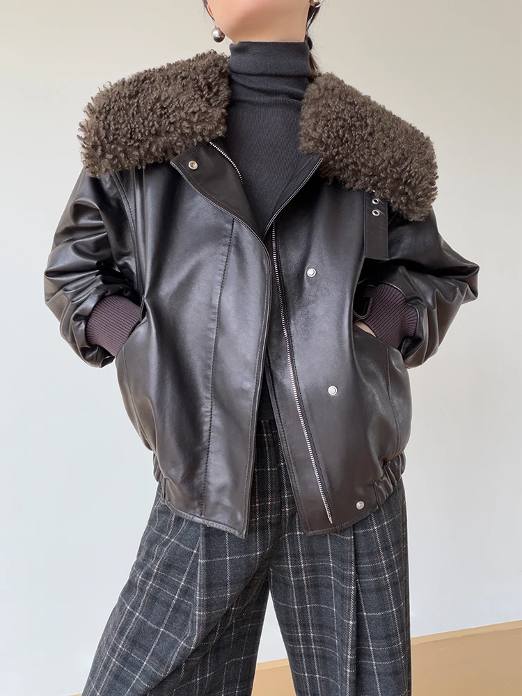 Piumini d'oca in vera pelle con colletto in lana naturale Piumini da donna di fascia alta semplici corti invernali in morbida cera d'olio Vera pelle di pecora