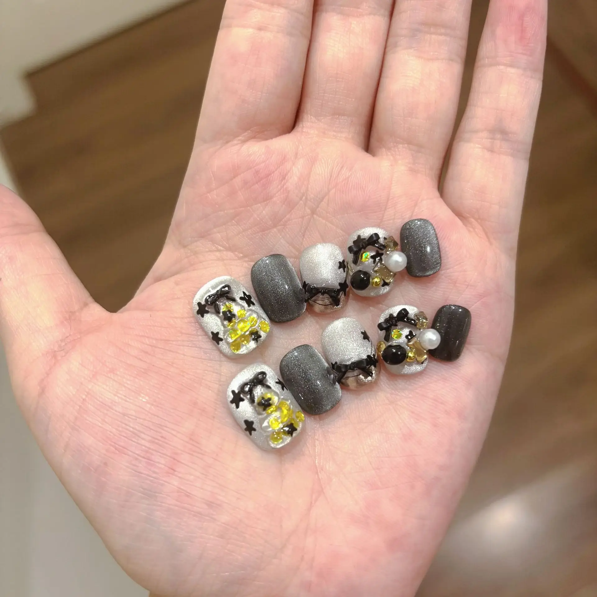 10개입 수제 프레스온 네일 크리스마스 만화 블랙 캣 아이 펄 가짜 손톱 여성&소녀용 짧은 타원형 탈부착 가능한 착용 가능한 손톱