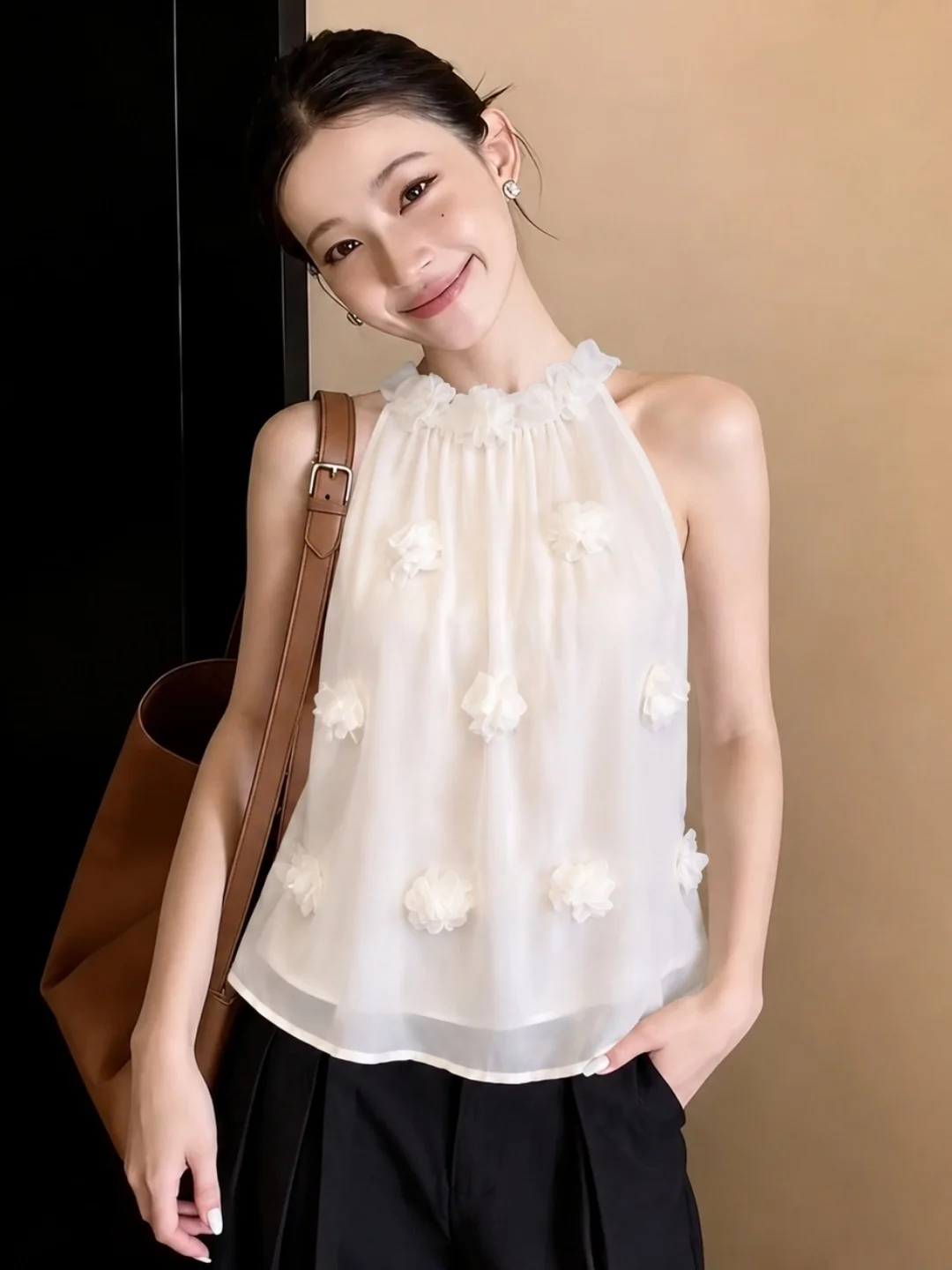 

Summer 2026 Women's Sleeveless Neck Hanging Vest Gentle Wind 3D Flower Design Versatile Fashionable Commute Style Silk Top