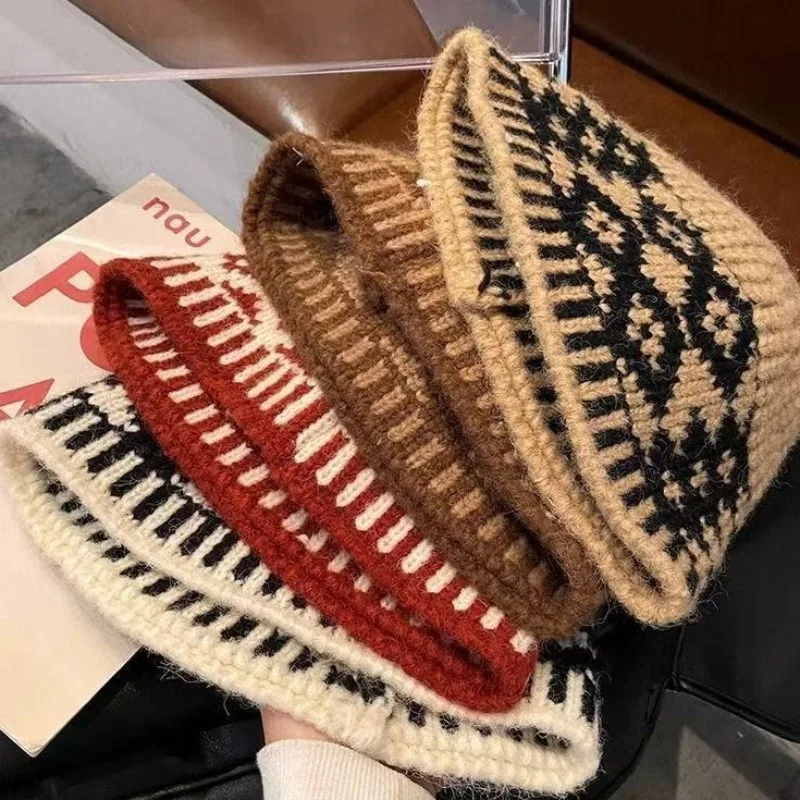 2026 جديد ريترو كتلة اللون شبكة محبوك قبعة للنساء الدافئة الباردة قبعة الوجه التخسيس مثالية لخريف شتاء ارتداء اليومي #3
