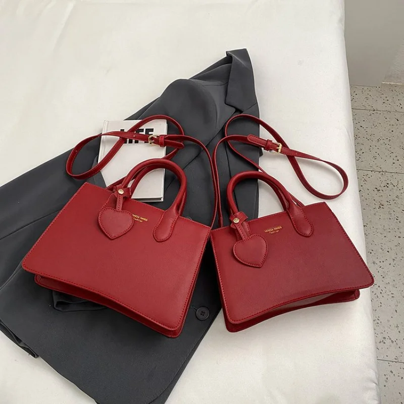 

Trendy And Simple Women Crossbody Bag In Soft Leather With Front Flap Closure For Casual Everyday Use And Errands