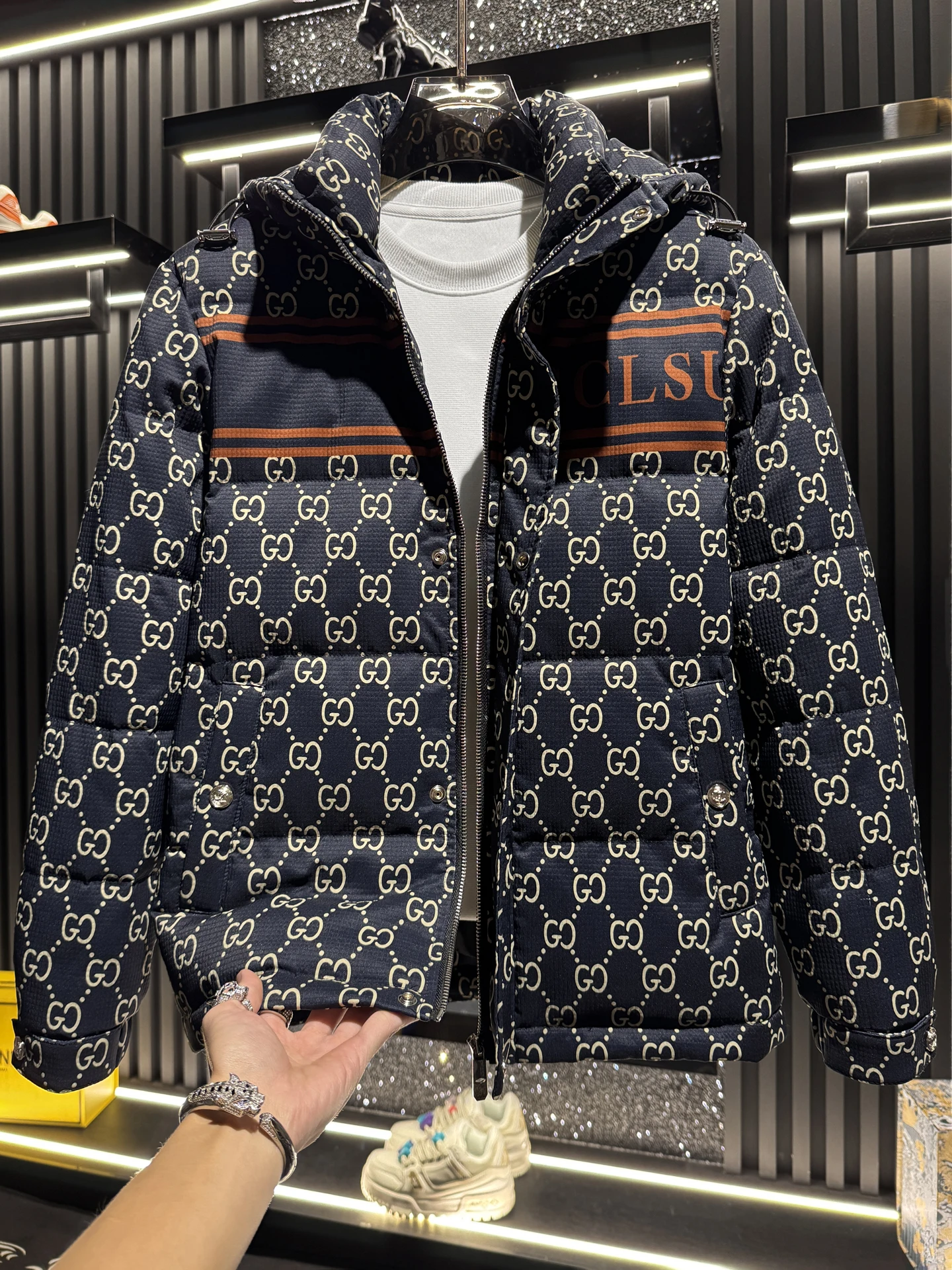 

Men's High-End Letter Hooded down Jaet White Du Feather Thi Warm Winter Faion Brand Polyester Fiber Casual Sle Zipp...