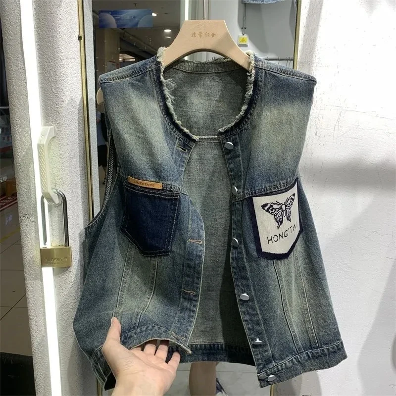 

2024 Spring New Korean Sleeveless Denim Jacket Vest Women Short Fashion Fried Street Single-Breasted Waistcoat Cowgirl Vest Coat