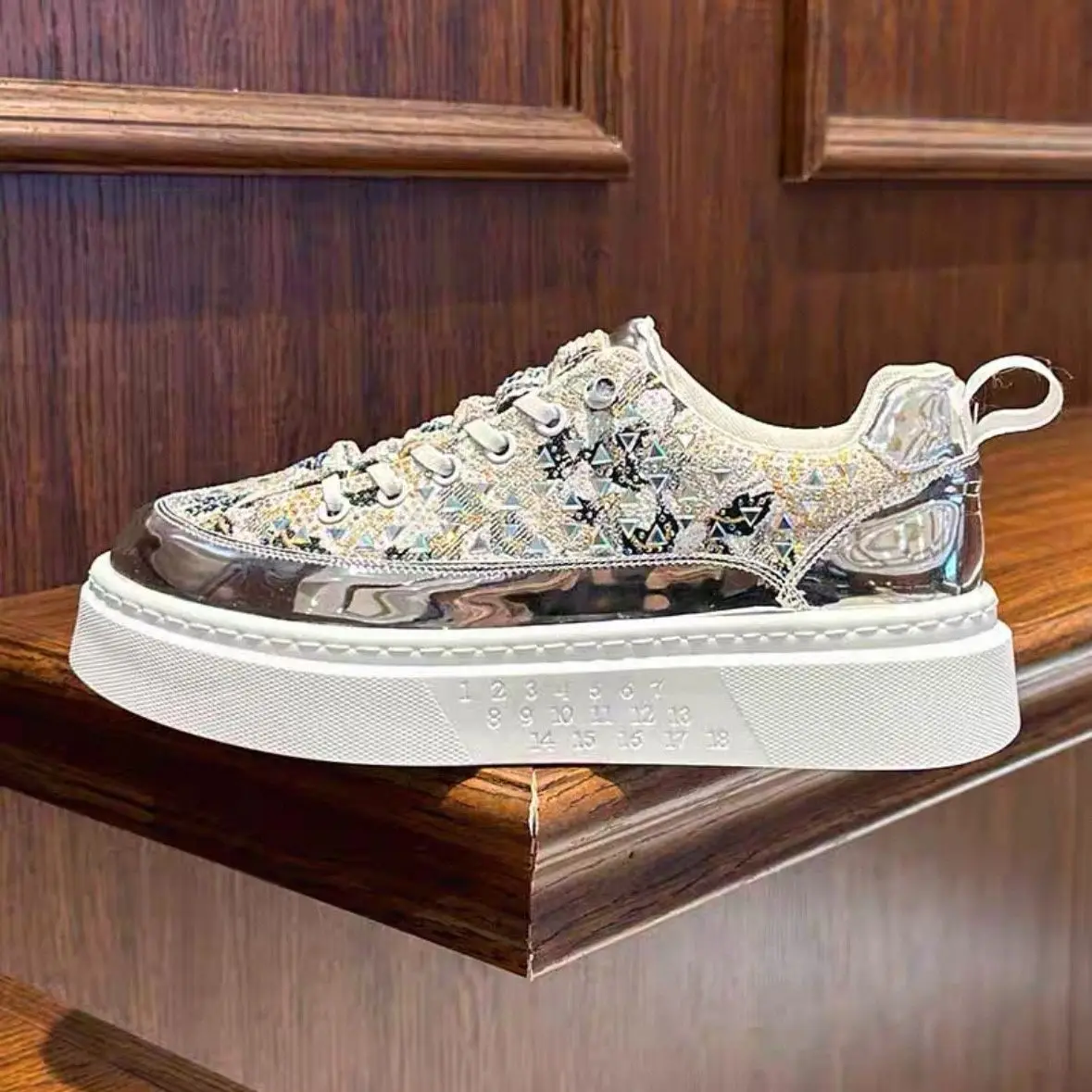 

Hot sale diamond-plated men's board shoes Fashion men's sneakers Comfortable couple walking shoes heightening shoes