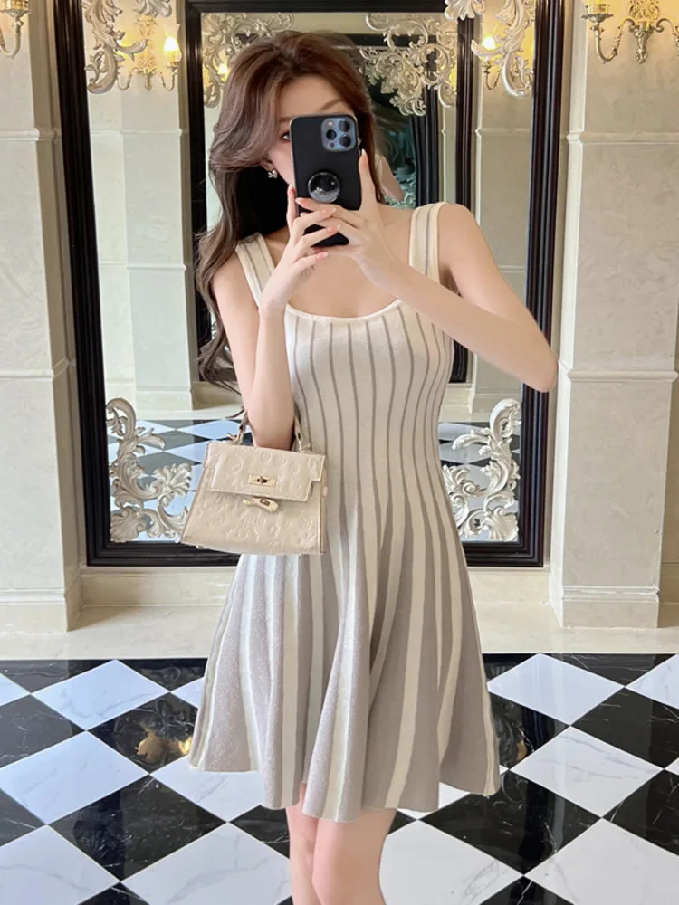 2023 neue Französisch Streifen Gestrickte Sommer Kleider Für Frauen Elegante Gestreifte Schlank Mode Lässig Pullover Elastische Pullover Kurzes Kleid