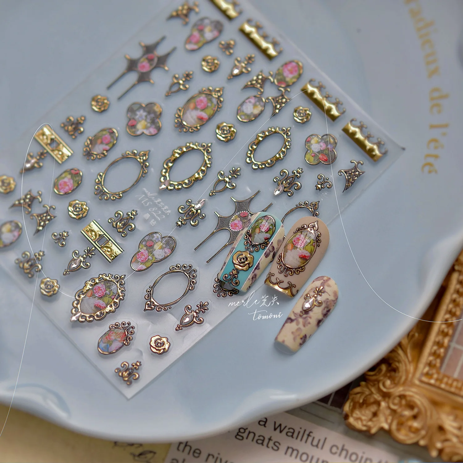 Adesivi per nail art floreali 5D di lusso Oro Argento Cornice in metallo stile cinese Strass di cristallo lucido Decalcomania per manicure autoadesiva