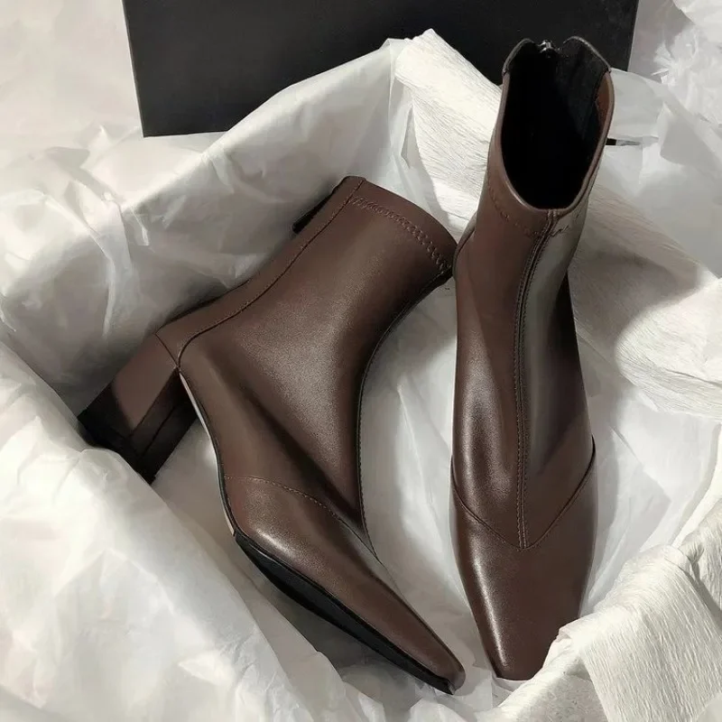 British French Short Women's Boots 2024 Winter New Style Coarse Heel Pointed Look Slim Fashion and Bare Boots for Women