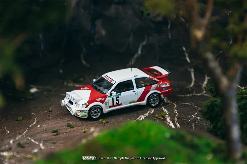 Tarmac Works 1:64 Sierra RS Cosworth Rallye de Portugal 1988 #15 Diecast Model Car