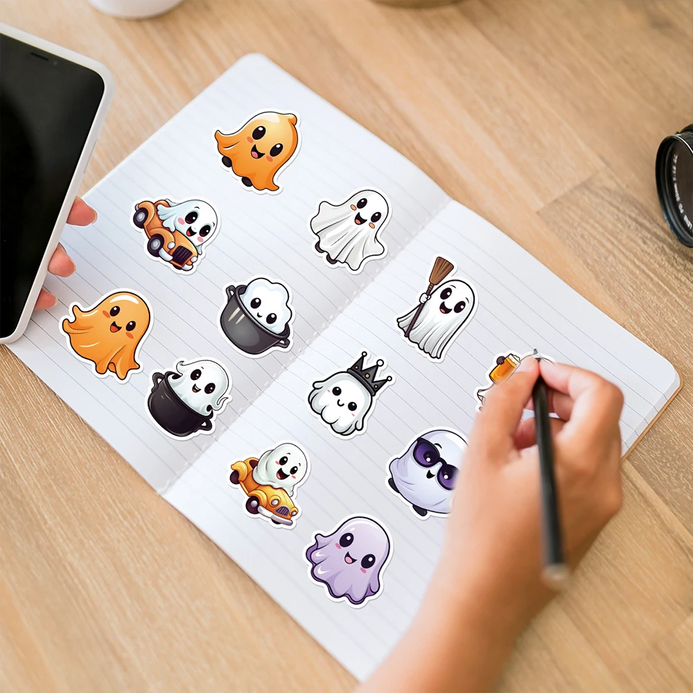 Cute Halloween Ghost Graffiti Sticker, brinquedo decalque impermeável, decoração do telefone móvel, copo de água, guitarra, geladeira, 10 pcs, 30 pcs, 50pcs