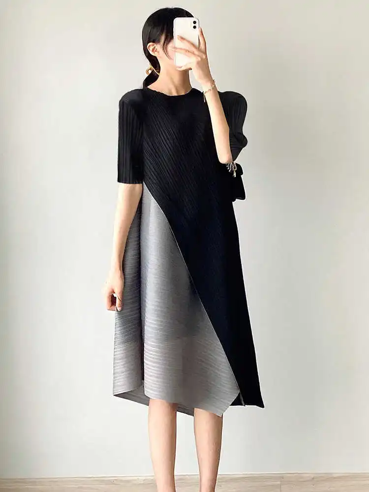 Miyake Plissiertes Kleid mit Farbblock-Design, Sommer 2025, Neues Modell mit Farbkollisions-Effekt, Locker Geschnittener A-Linien-Rock in Übergröße – Detail 13