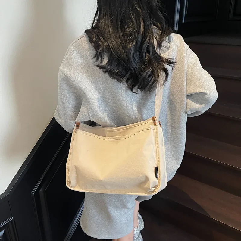 

2025 Convertible Nylon Tote Bag, Spacious Crossbody Purse for College Commute, Versatile Summer-Ready Shoulder Bag for Women