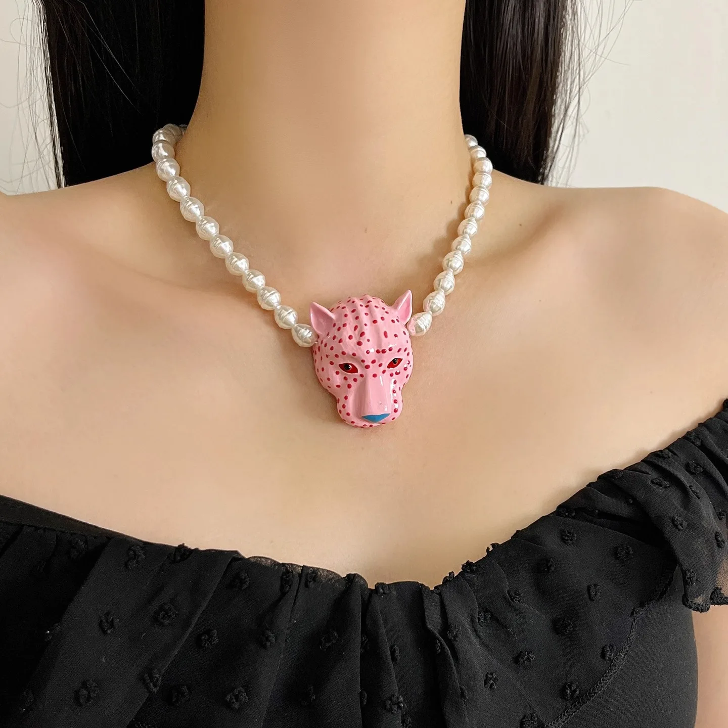 Kshmir Vintage Enamel Leopard Head Metal Pendant Necklaces for Women Exaggerated Imitation Pearl Chain Chokers Party Jewelry
