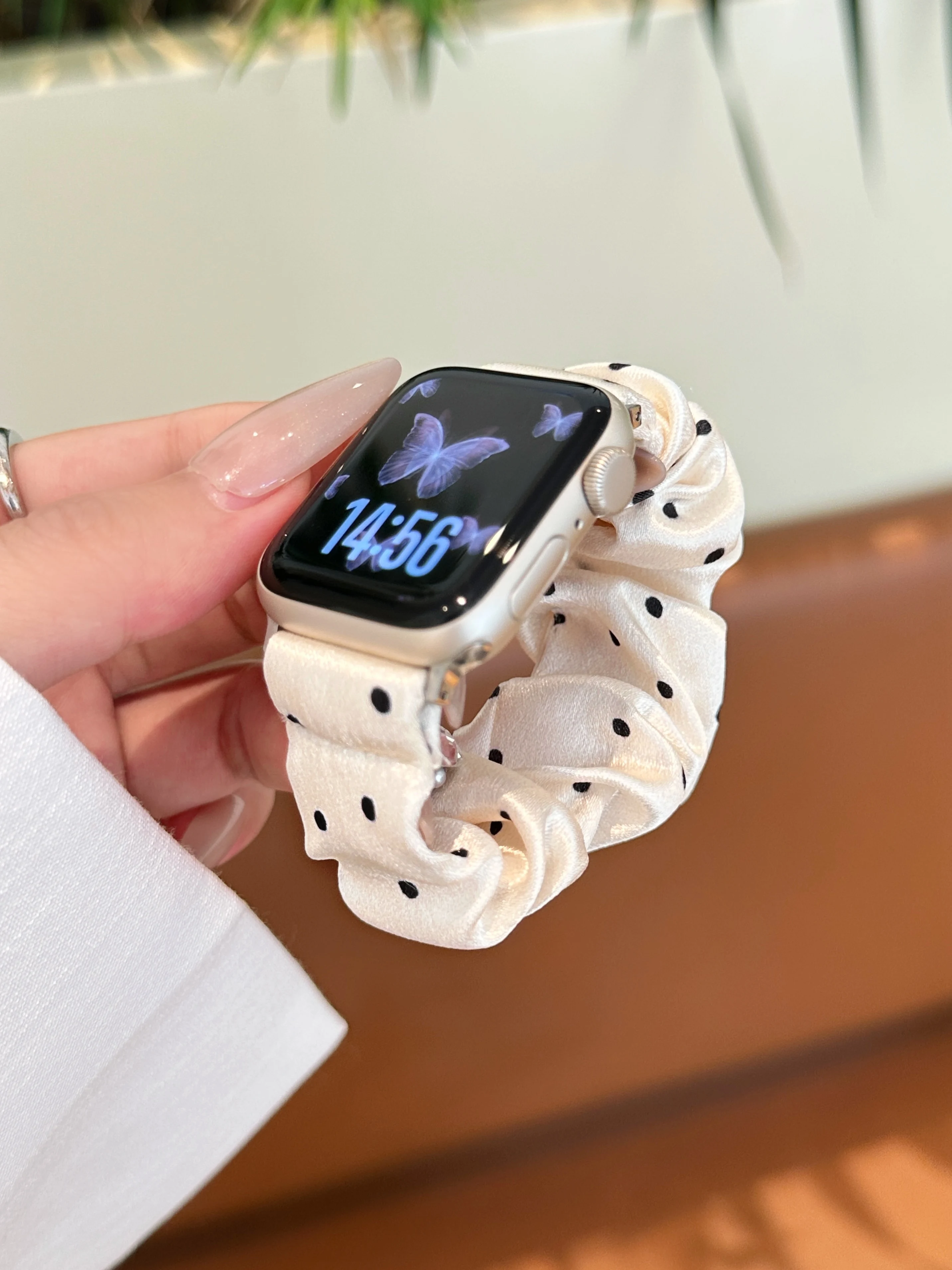 Stylish Yarn Scrunchie Strap Suit for Apple Watch Series Women's Polka Dot Yarn-style Sweet Large Scrunchie Iwatch Strap