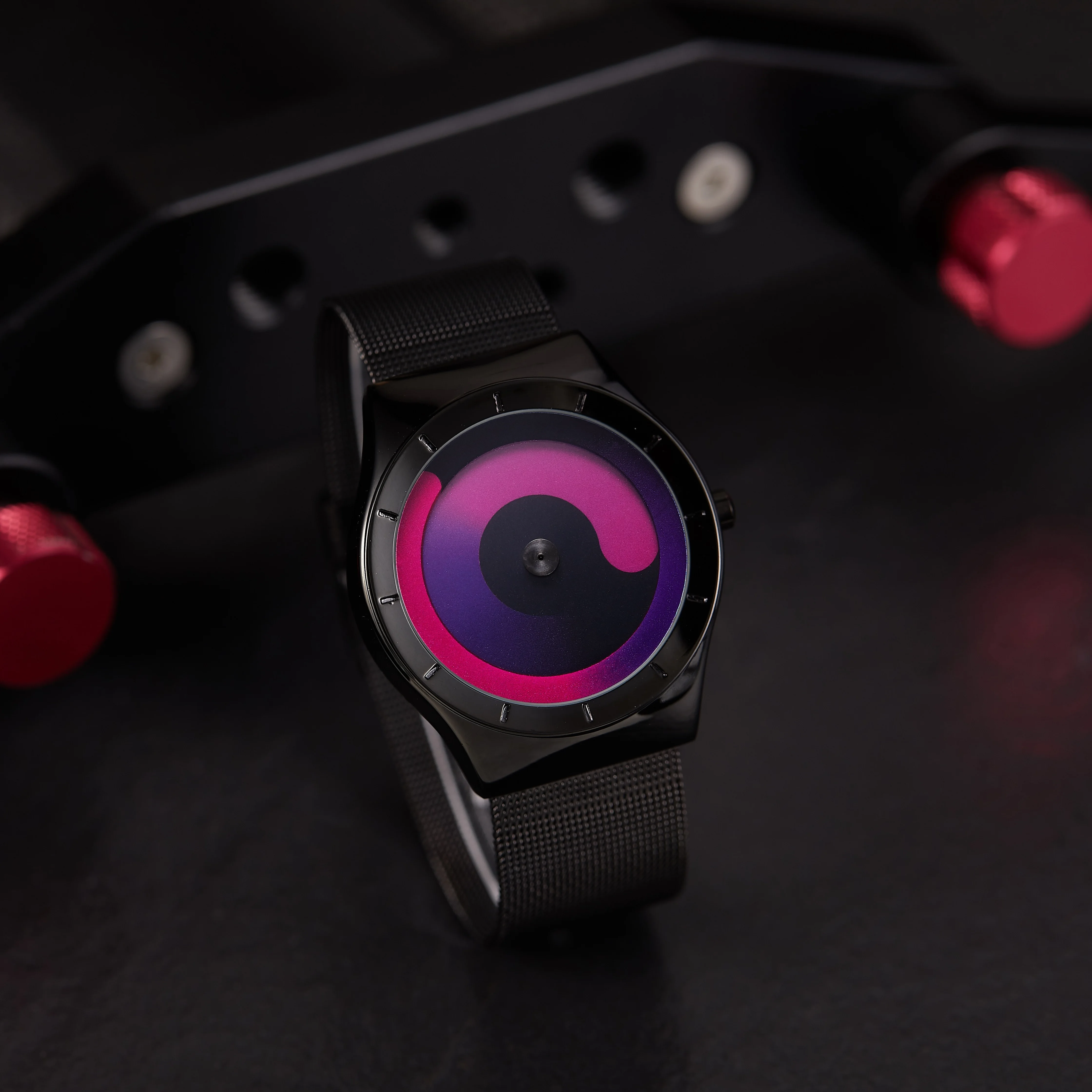 Fashionable trendy man watches personalized creativity no pointers starry vortex circular dial quartz watch relojes para hombres