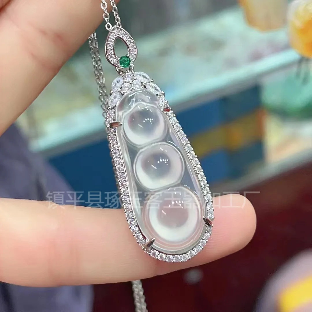 

Natural High Ice Fudou Jade Pendant Inlaid with Chalcedony Green Bean Pendant White Ice Agate Necklace