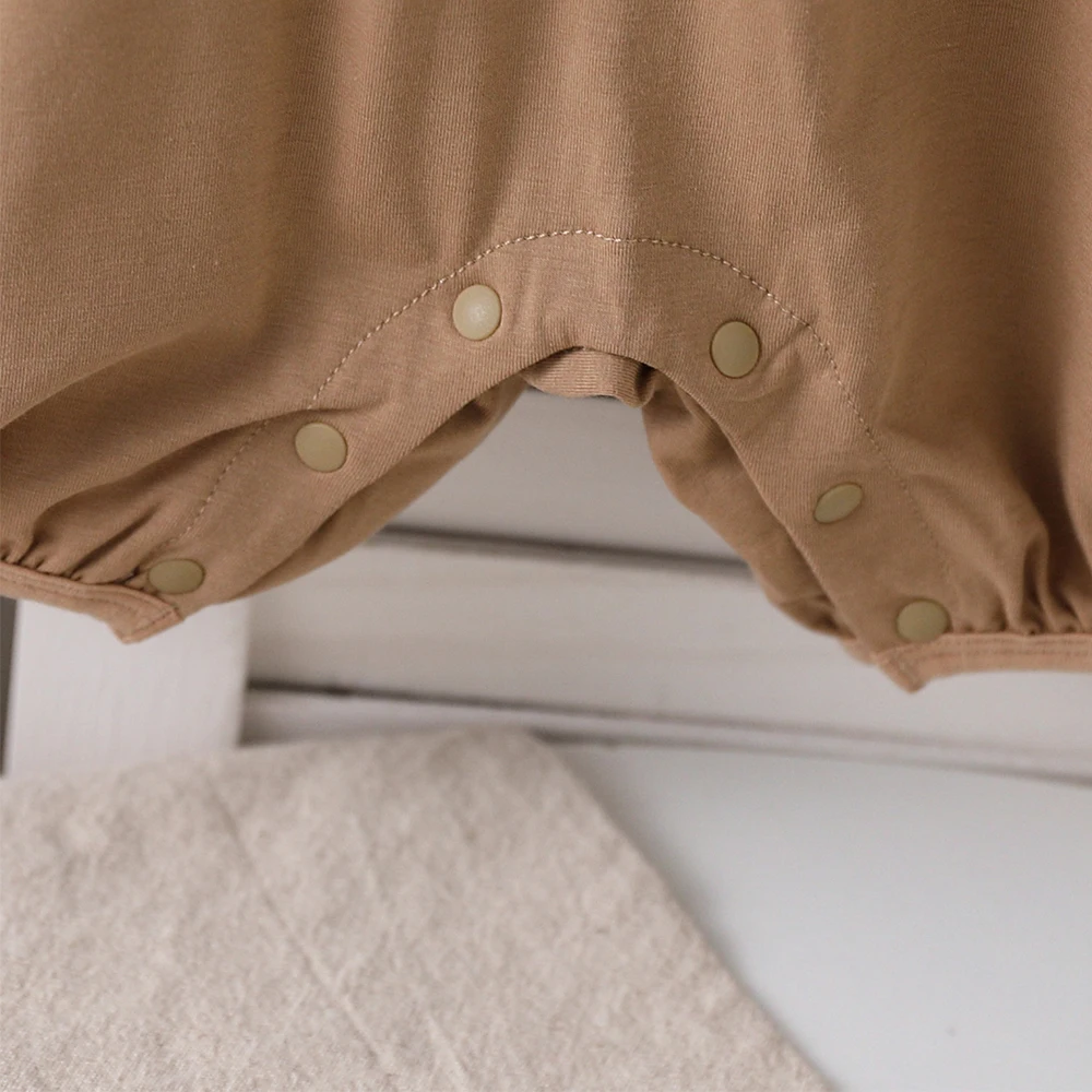 بذلة ناعمة ولطيفة على شكل دمية دب مخططة مكونة من قطعتين بحزام كتف للرضع والأطفال الصغار، نمط صيفي من القطن الخالص