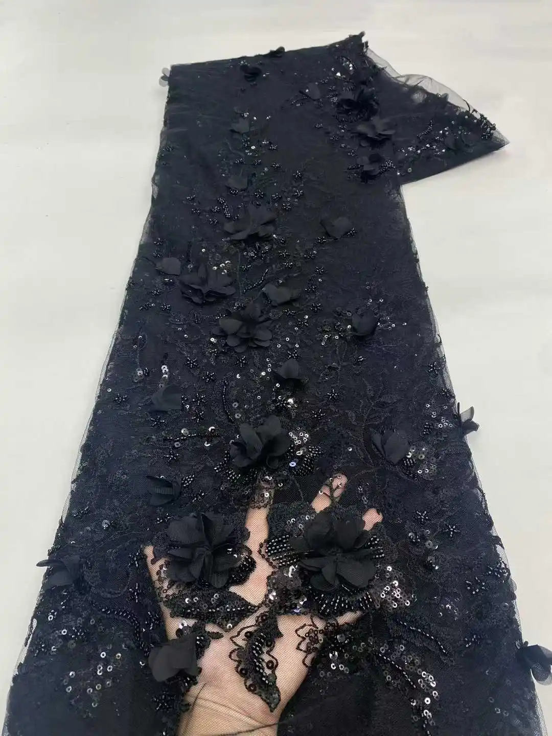 Nuevo diseño de tela de encaje de tul africano 2025 tela de encaje bordado de flores 3D de alta calidad 5 yardas para vestidos de fiesta de boda de novia