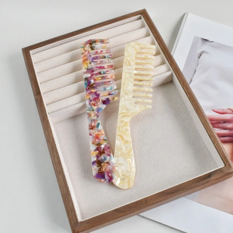 

1 Piece Mini Travel Elegant Acetate Long Handle Hair Comb Minimalist Wide-Tooth Detangling Brush for Anti-Static Styling Comb