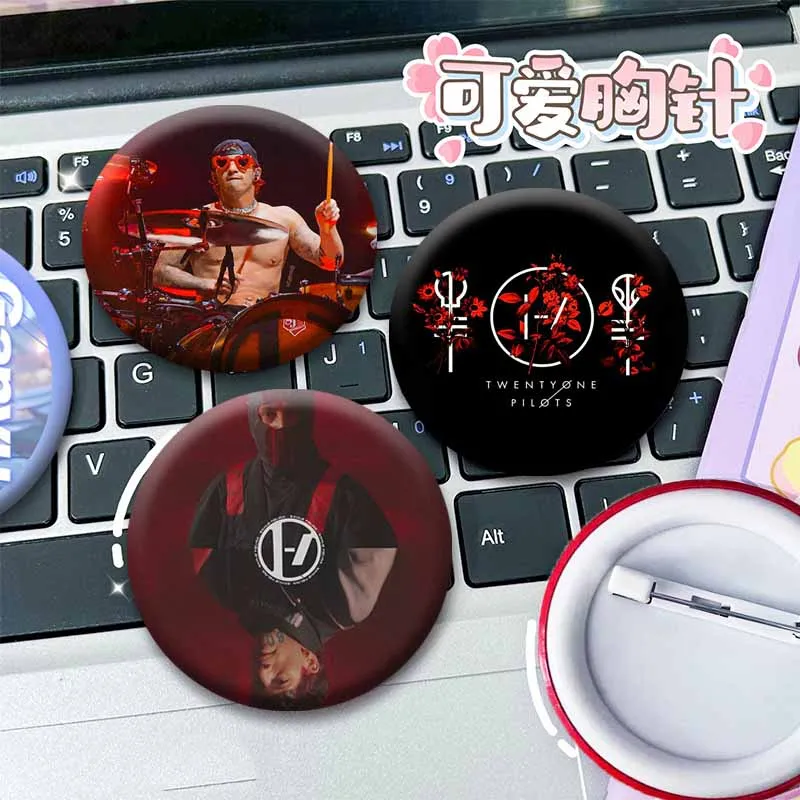 Music Duo Twenty One P-Pilots Clancy Blurryface Badges Handmade Round Brooch Backpacks Clothes Jewelry Ornaments Lapel Pins Gift
