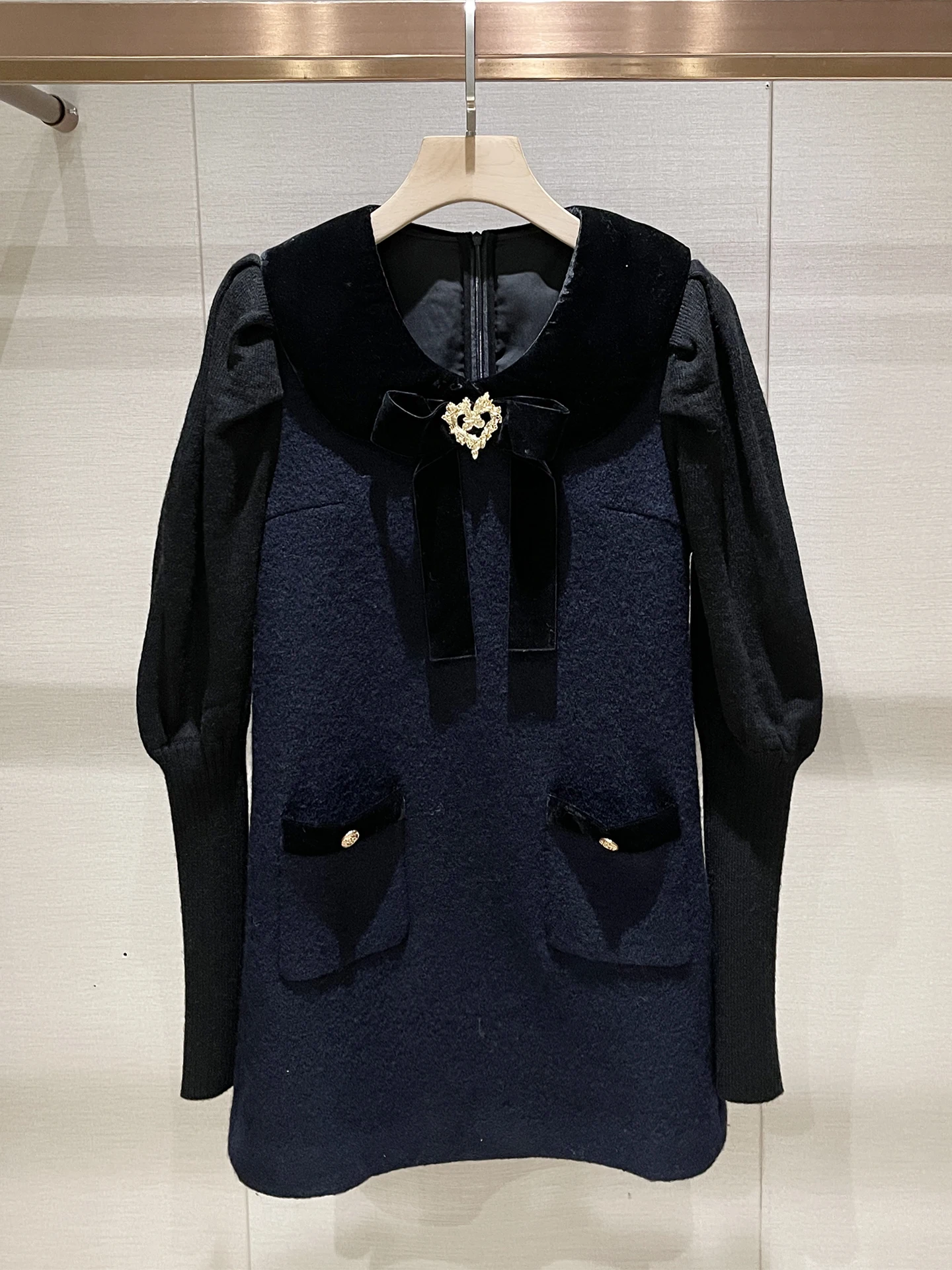 

Стильная повседневная трикотажная шерстяная юбка А-силуэта с воротником-бабочкой, завышенной талией, дышащая, приятная к телу, с длинным рукавом и молнией