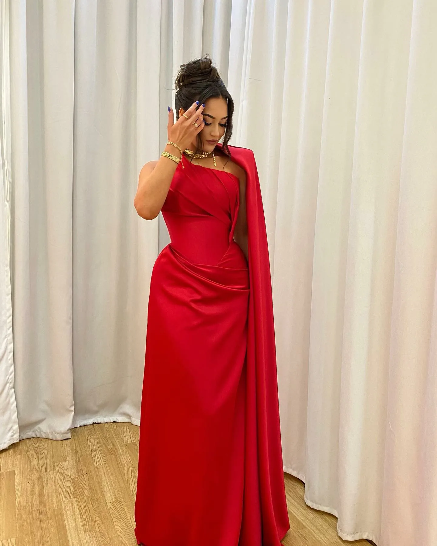 Elegant Red Evening Dresses With Cape 2024 Arabic Formal Occasion Dress Women Wedding Guest Dinner Party Gowns