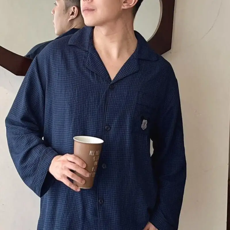 Conjunto de pijamas de manga larga para parejas a cuadros japoneses de Anime para hombre, conjunto de dos piezas para primavera y otoño, nueva moda para el hogar