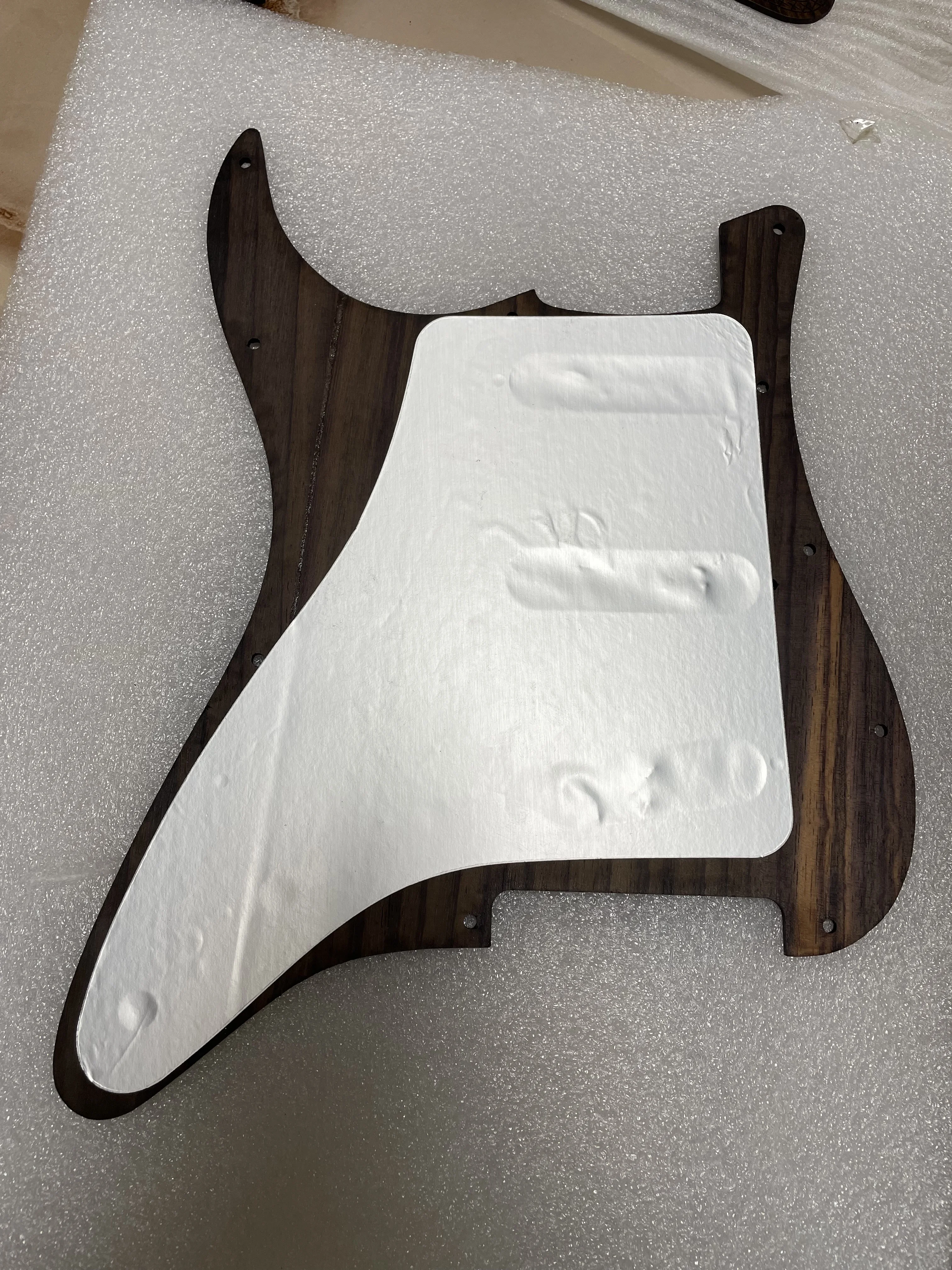 Handmade Carved Pattern Rosewood Electric Guitar Pickguard, Scratch Plate & Screws, 11 Holes, SSH, SSS, S T Parts