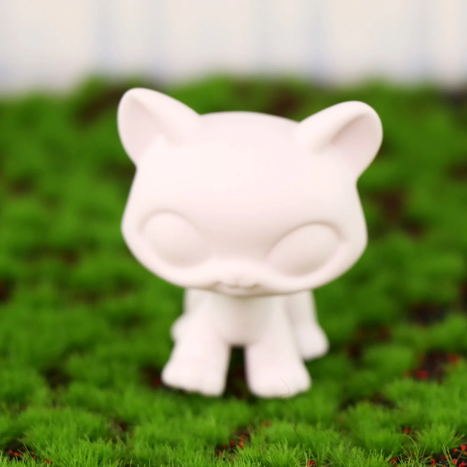 

LPS Minilpsshop Pet Shop Rare Animal White Base Cat 102 DIY Paint Parent Child Interactive Toys Sending Boys and Girls Gifts