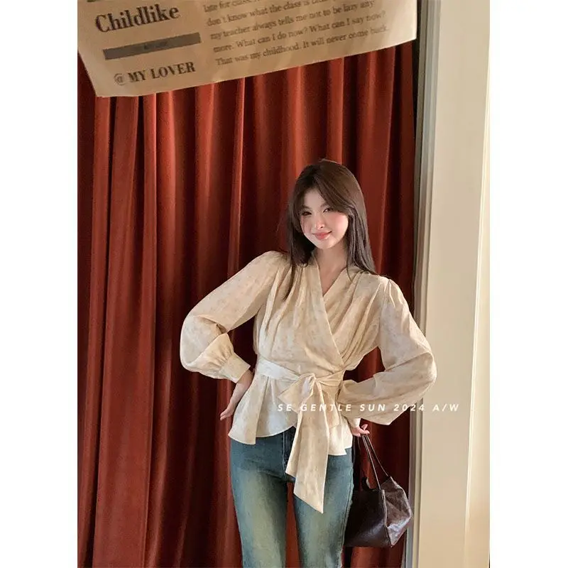 French V-neck Long Sleeved Shirt for Women with High-end Design Niche Temperament Chiffon Waist Cinched Lace Up Top