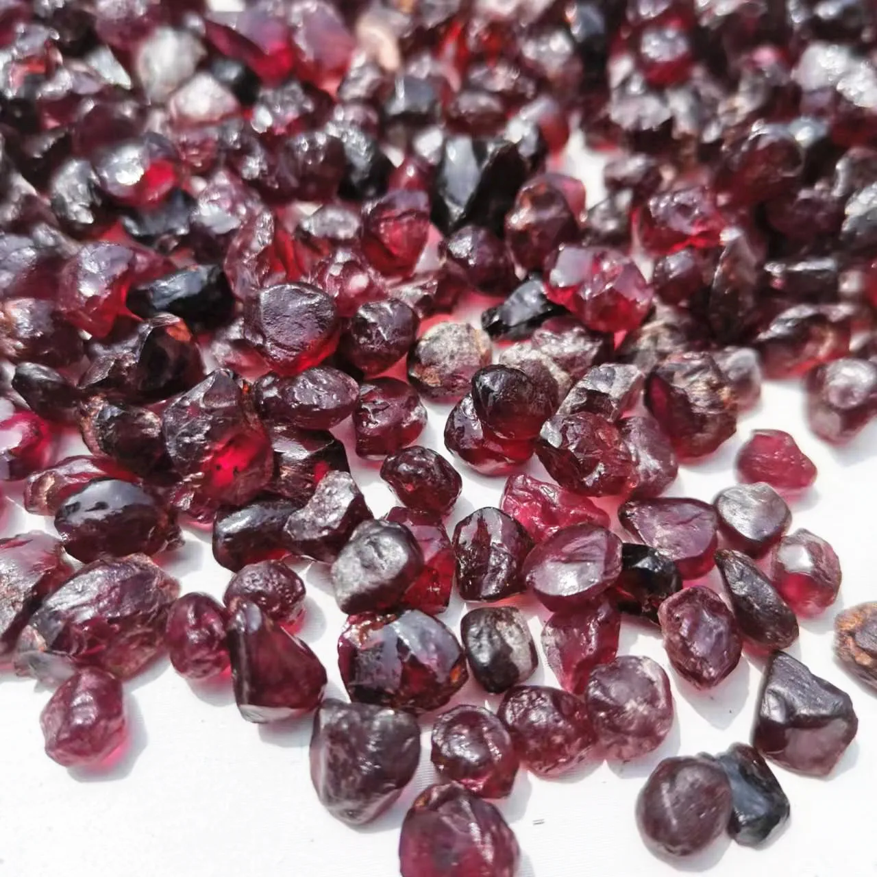 Natural Rough Red Garnet Stones Raw gem Chips Stone Crushed Crystal for Arts