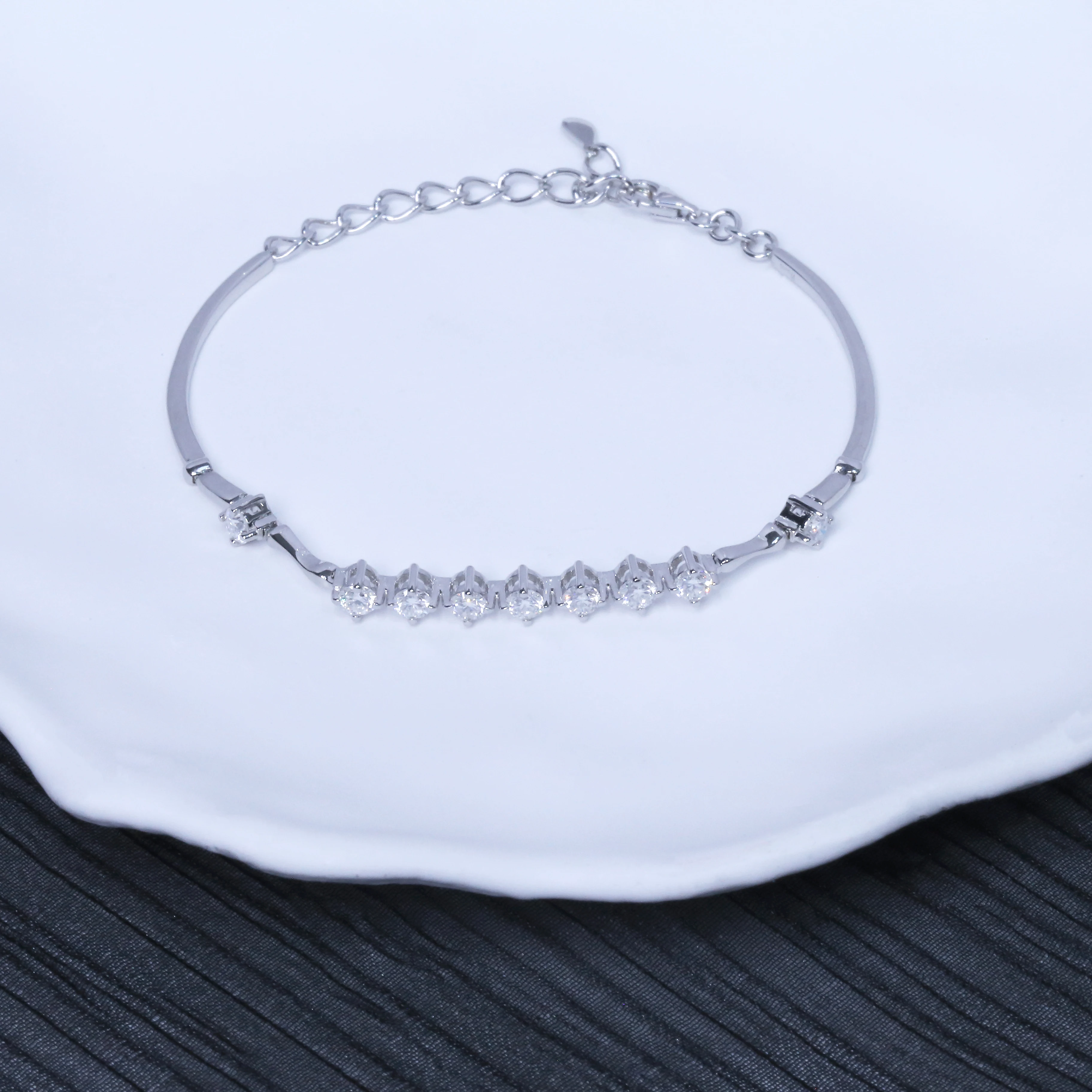 

AMGROCK 1.35CT Moissanite Bracelet for Women, S925 Sterling Silver, Hypoallergenic, Simple and Classic, Women's Jewelry Gift