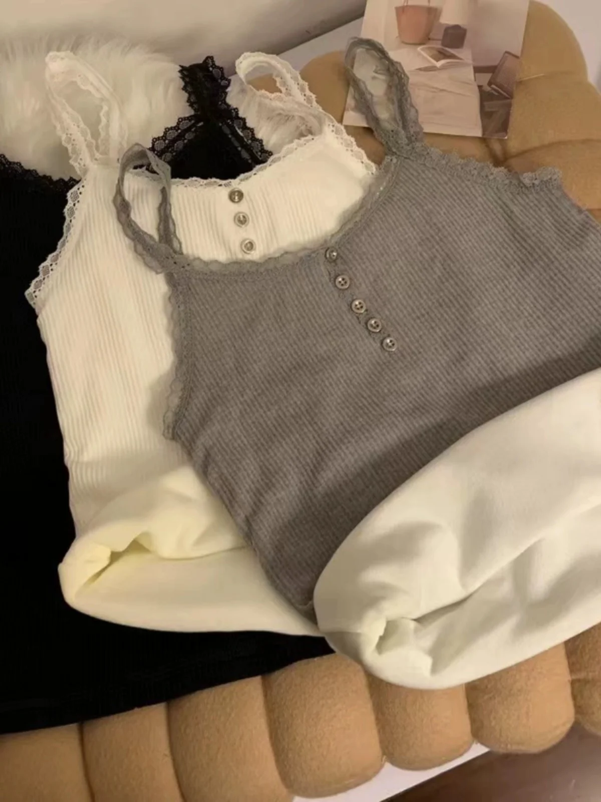 Women's Lace Trim Fleece Lined Thickened Vest Design Sensation Inner Wear Outer Wear Versatile Top for Autumn Winter