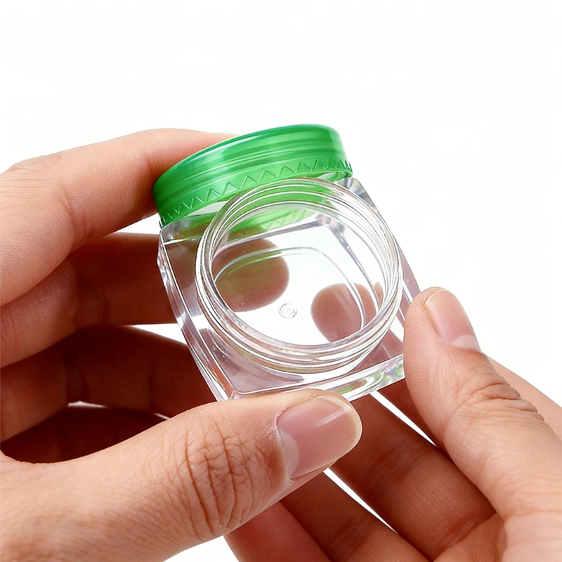 

50 шт. мини-контейнеров из прозрачного пластика объемом 3 г и 5 г, портативные емкости для образцов косметики: бальзама для губ, пудры для ногтей, кремов, лосьонов, теней для век