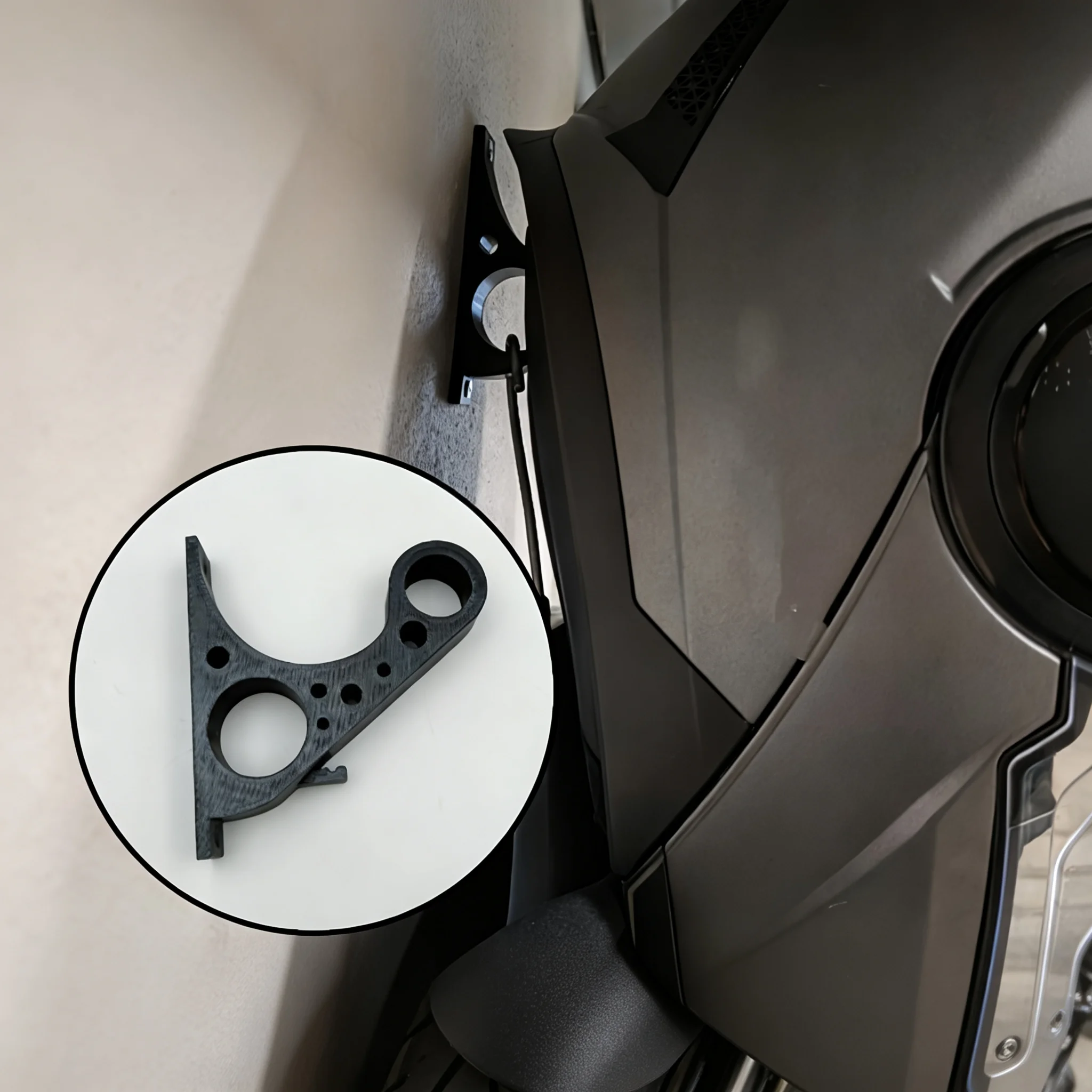 Anti‑Scratch Wall‑Mount Motorcycle Helmet Holder Hook Garage Storage Rack for Full‑Face Helmet Multi‑Purpose Key Display Bracket