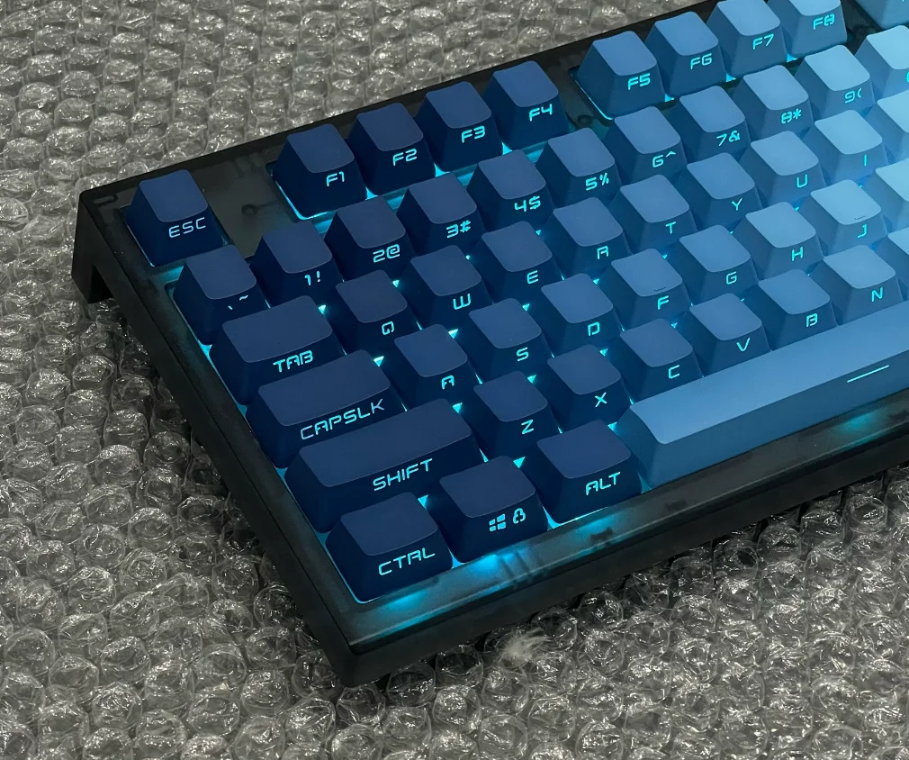 Deep sea side engraved keycap light transmission PBT side engraved OEM gift simple gradual change 75/98/99/104 keyboard mechanic