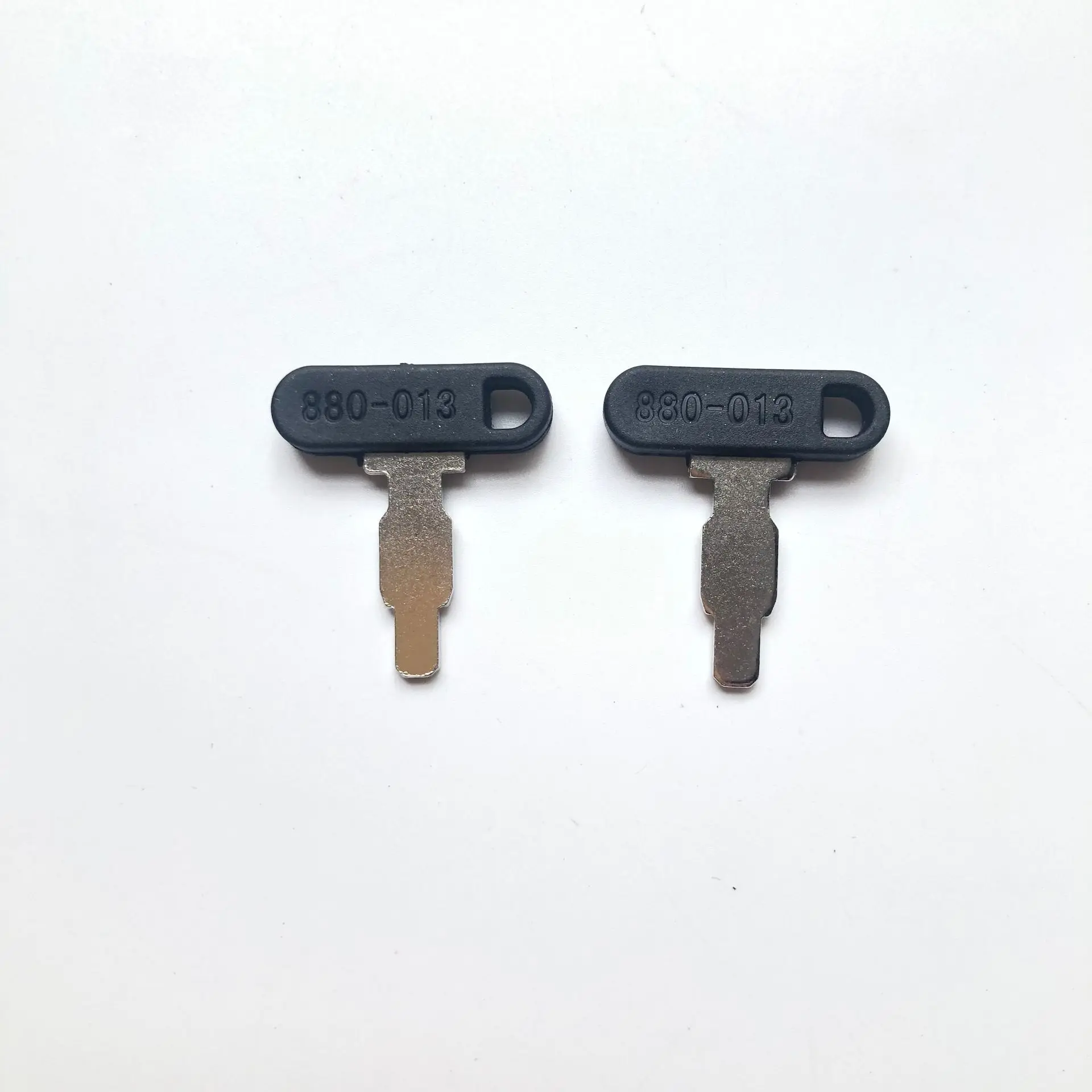 

2PCS 880-013 Key 35111880013 For Heavy Equipment Honda Generator 35111-880-013