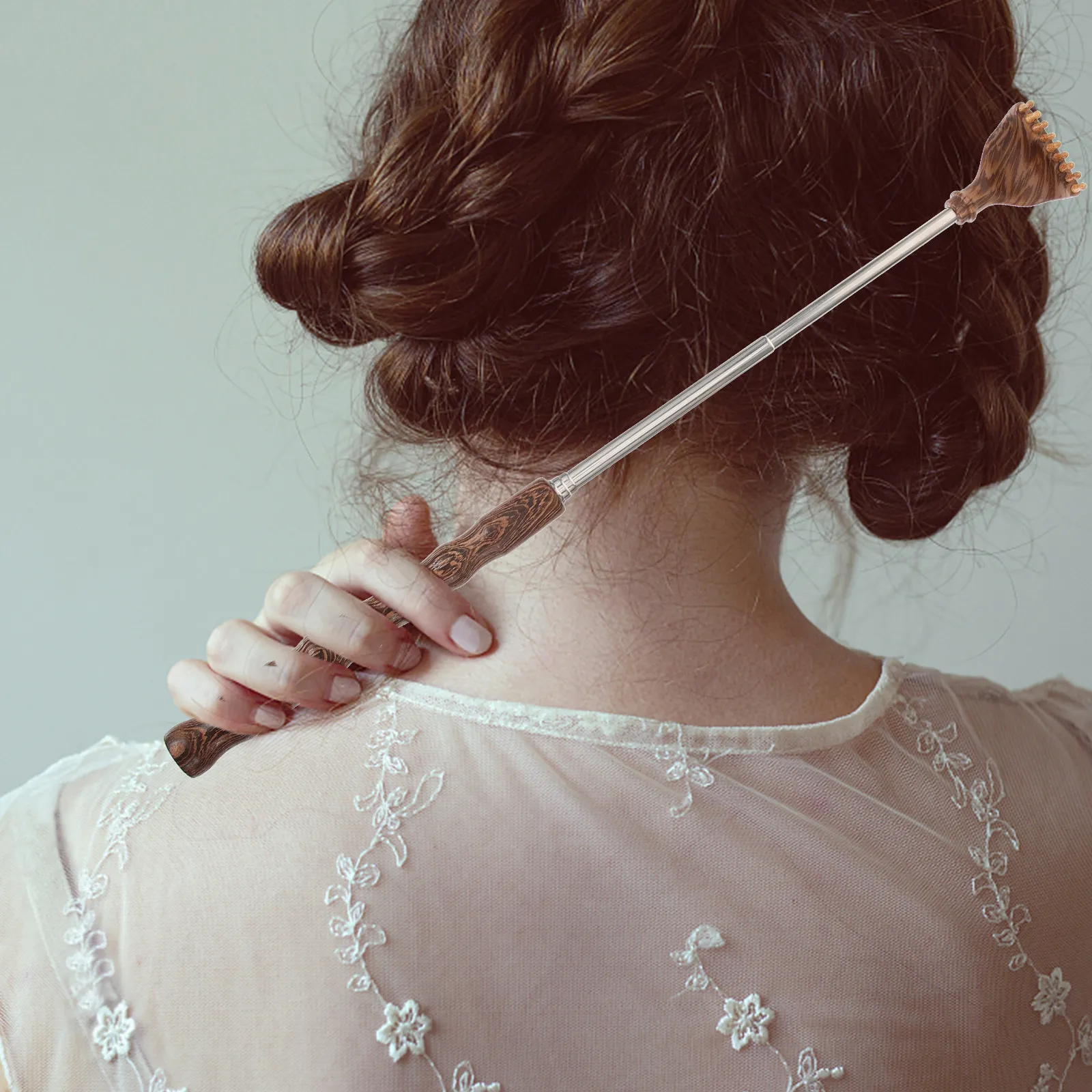 

Выдвижная чесалка для спины для взрослых, ручной инструмент для снятия зуда с деревянной ручкой, компактная, удобная для путешествий