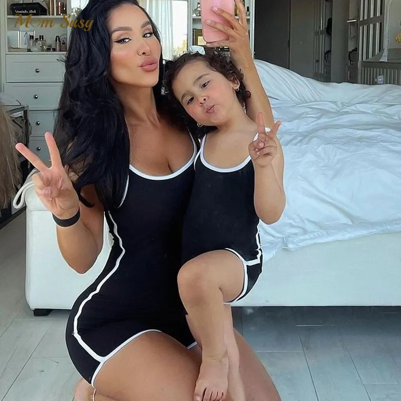 

Fashion Family Matching Strap Jumpsuit Mom Daughter Sleeveless Pullover Sport Outfit Summer Overalls Onesies Solid Color