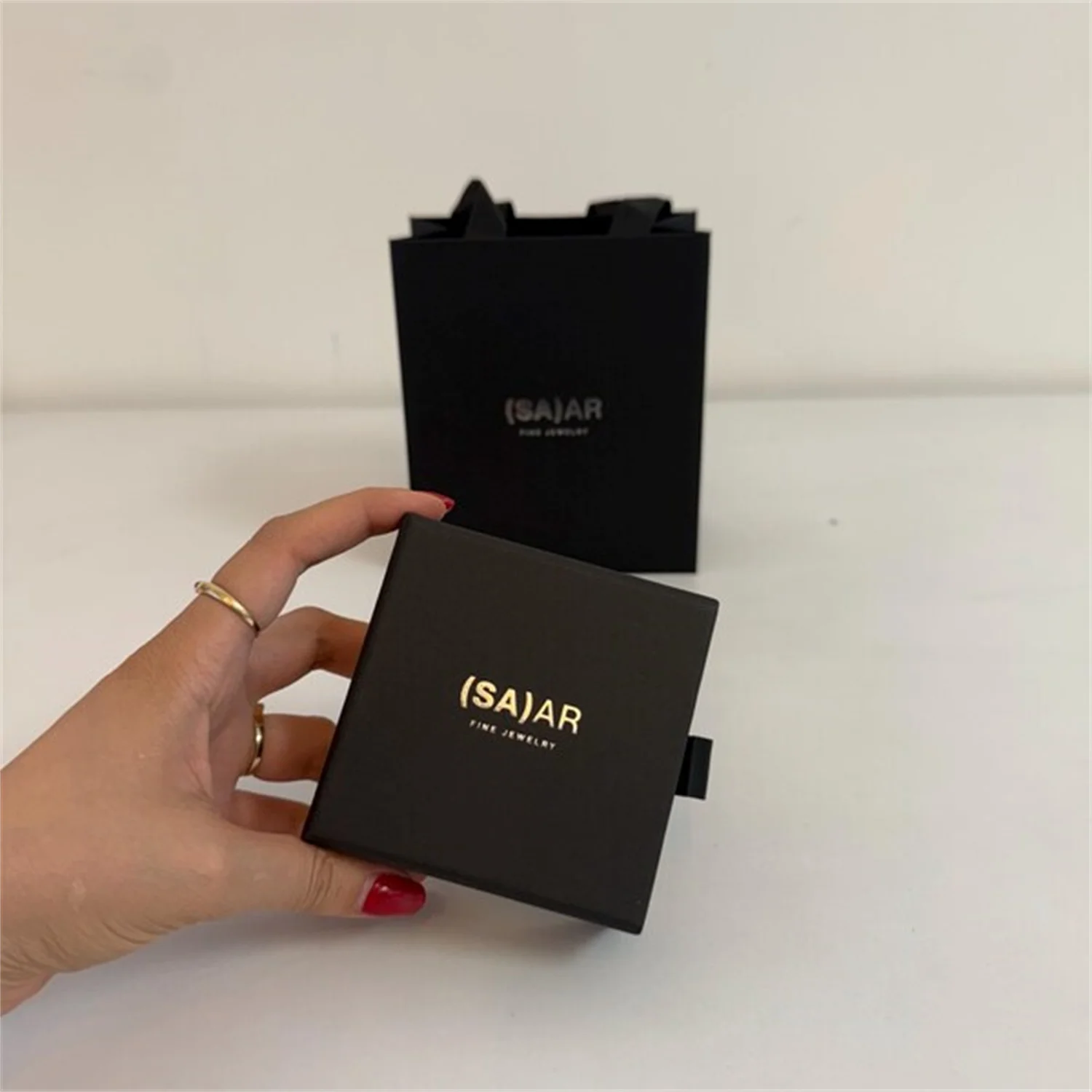 

Индивидуальный бумажный подарочный пакет, персонализированная экологически чистая сумка высокого качества, сумка для покупок ювелирных изделий, роскошный подарок на свадьбу, день рождения и т. д. p